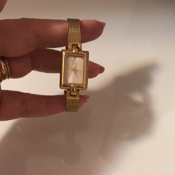 Women’s Squared Watch - Picture 3 of 11